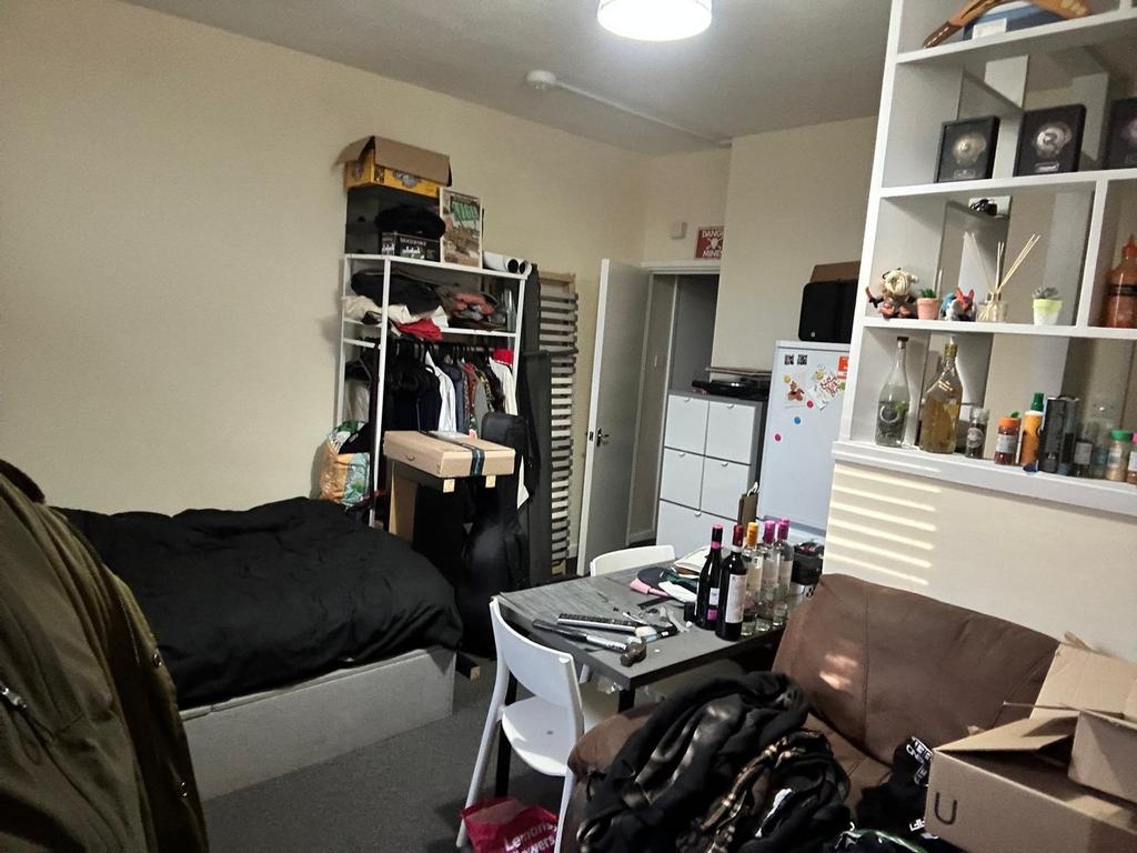 A cozy double bedroom with a comfortable bed an...