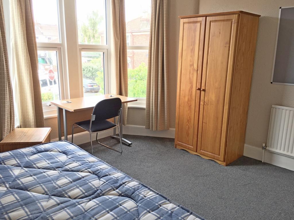 Bright and inviting double bedroom featuring la...