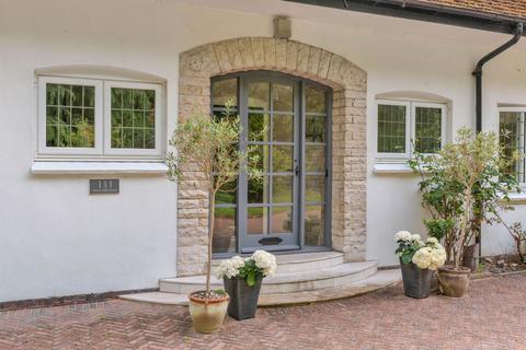 111 Moor Hall Drive, Sutton Coldfield, B75 6LS
