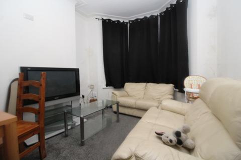 3 bedroom end of terrace house for sale, Westminster Avenue, Hull, HU8 9AG