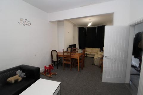 3 bedroom end of terrace house for sale, Westminster Avenue, Hull, HU8 9AG