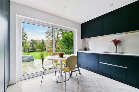 4 Newstead Rise, Caterham, CR3 6RR