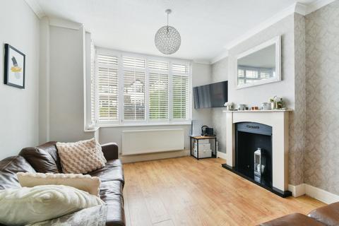 4 Newstead Rise, Caterham, CR3 6RR