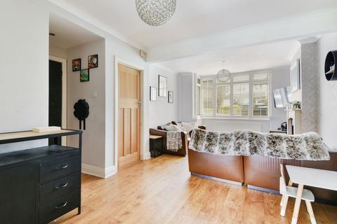 4 Newstead Rise, Caterham, CR3 6RR