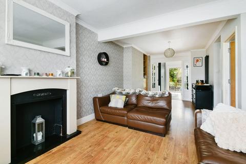4 Newstead Rise, Caterham, CR3 6RR