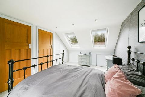 4 Newstead Rise, Caterham, CR3 6RR