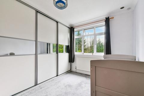 4 Newstead Rise, Caterham, CR3 6RR