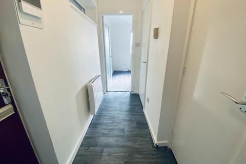 1 bedroom flat to rent, Cholmondeley Road, Salford M6