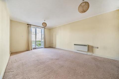 2 bedroom flat for sale, Knaphill,  Woking,  GU21