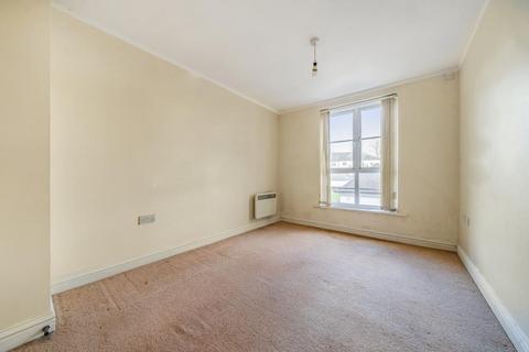 2 bedroom flat for sale, Knaphill,  Woking,  GU21