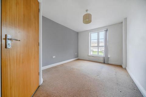 2 bedroom flat for sale, Knaphill,  Woking,  GU21