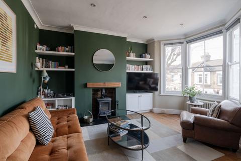 2 bedroom maisonette for sale, Twickenham Road, London E11