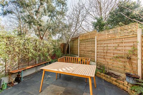 168 Swaton Road, London, E3 4ER