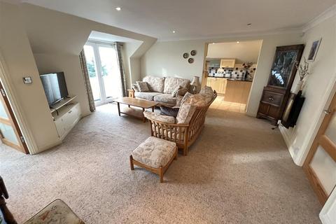 3 bedroom penthouse to rent, Telegraph Road, Heswall, Wirral