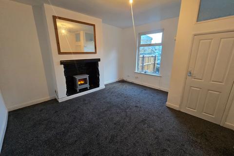 3 bedroom terraced house to rent, South View, Bradford, BD9