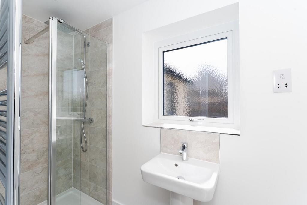 10 - ensuite.jpg