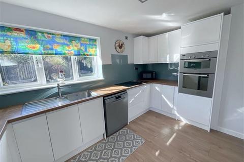 4 bedroom detached house for sale, Willingham Gardens, Sothall, Sheffield, SHEFFIELD, S20 2PE