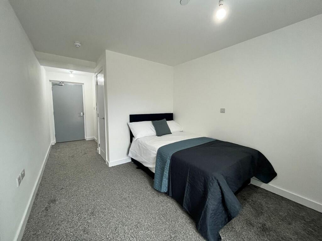 A tidy and inviting double bedroom, perfect for...