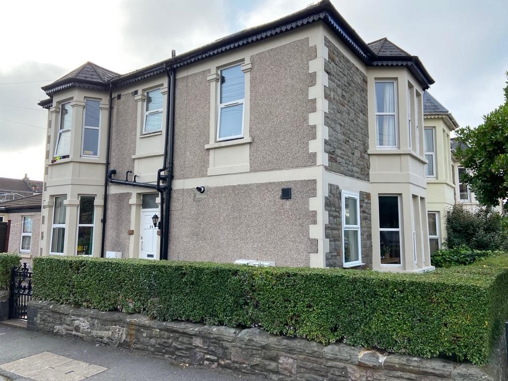 Charming front view of a beautifully maintained...