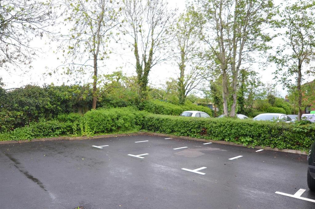 Parking &amp; Gardens