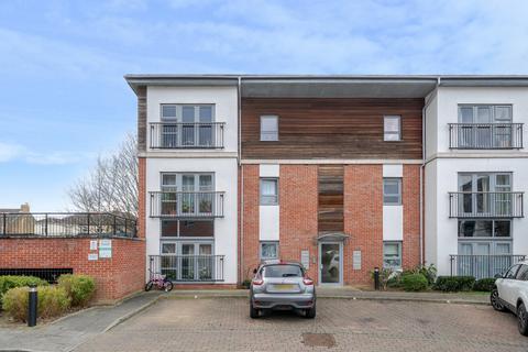 2 bedroom apartment for sale, Riverside Close, Romford, RM1