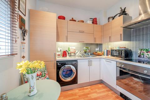 2 bedroom apartment for sale, Riverside Close, Romford, RM1