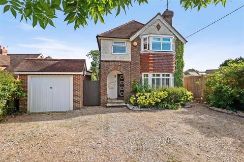 4 bedroom detached house for sale, London Road, Hailsham