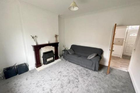 2 bedroom terraced house to rent, Emscote Avenue, Halifax