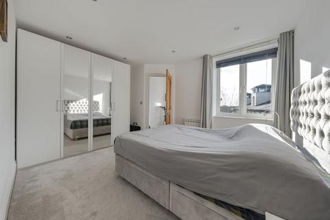 2 bedroom apartment for sale, Strand Drive, Surrey