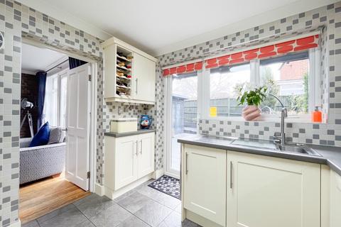 14 Appleshaw Close, Gravesend, DA11 7PB