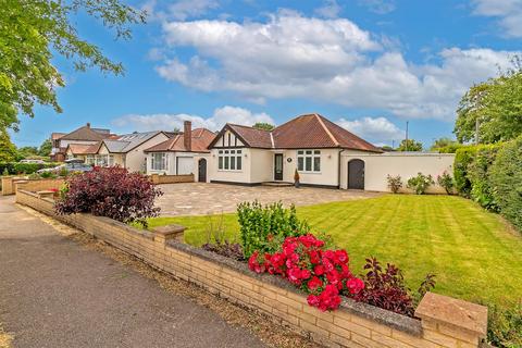 3 bedroom detached bungalow for sale, Stanley Avenue, St. Albans