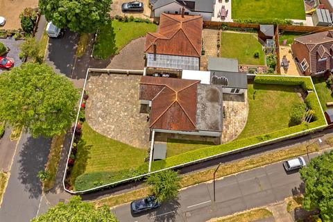 3 bedroom detached bungalow for sale, Stanley Avenue, St. Albans