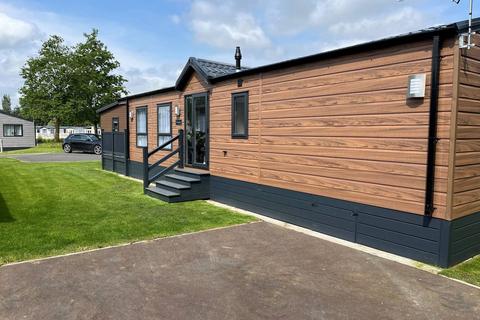 2 bedroom lodge for sale, Gilberdyke East Riding of Yorkshire