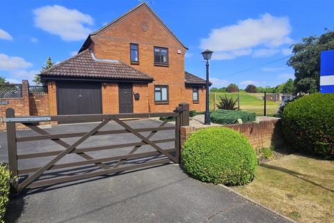 Little Baddow Road, Danbury