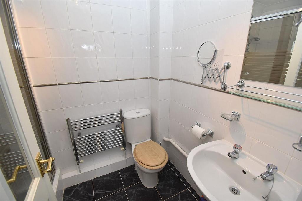 Ensuite.JPG