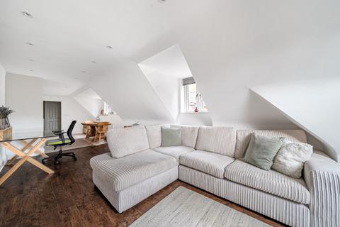 1 bedroom flat for sale, Sandy Lane, Woking, GU22