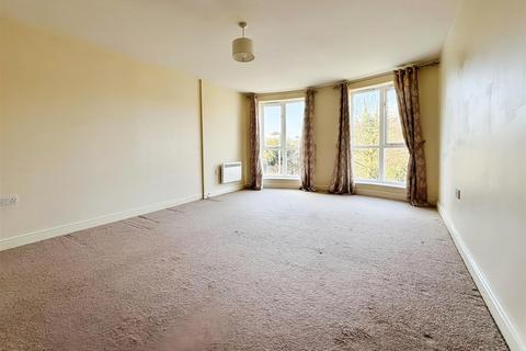 2 bedroom apartment for sale, Ovaltine Drive, Kings Langley WD4