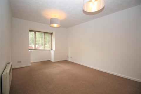 2 bedroom flat to rent, Redoubt Close, Hitchin SG4