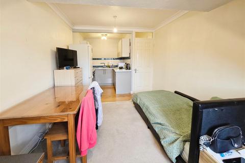 1 bedroom apartment for sale, Denbeigh House, Rushden NN10