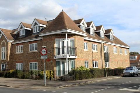 1 bedroom flat for sale, Manor Court, Thorpe Road, Staines-upon-Thames, Surrey, TW18