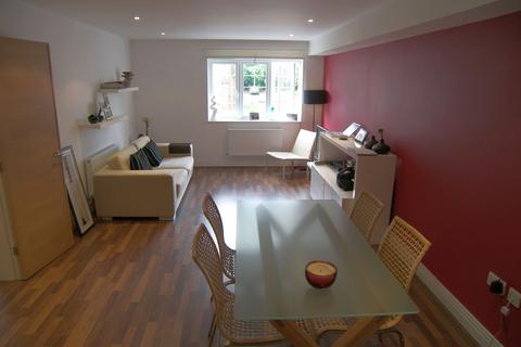 1 bedroom flat for sale, Manor Court, Thorpe Road, Staines-upon-Thames, Surrey, TW18