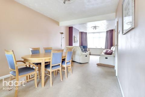 4 bedroom end of terrace house for sale, Gorseway, Romford, Romford, RM7 0SD