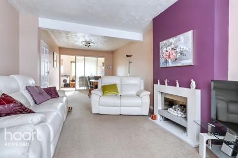 4 bedroom end of terrace house for sale, Gorseway, Romford, Romford, RM7 0SD