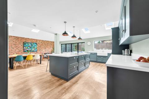 1 Furzefield Close, Chislehurst, BR7 5DE