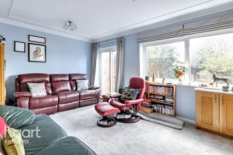 3 bedroom terraced house for sale, Birch Close, Romford, RM7 8ES