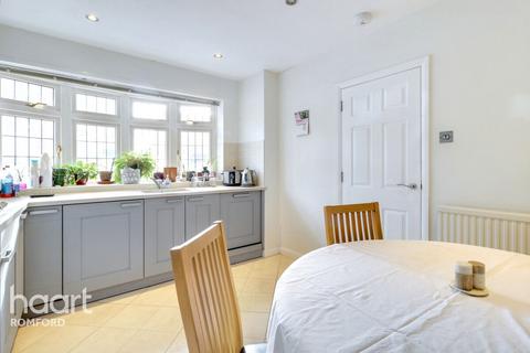 22 Birch Close, Romford, RM7 8ES