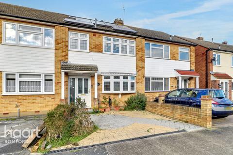 3 bedroom terraced house for sale, Birch Close, Romford, RM7 8ES