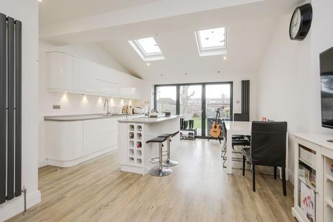 3 bedroom semi-detached house for sale, Greenway, London SW20