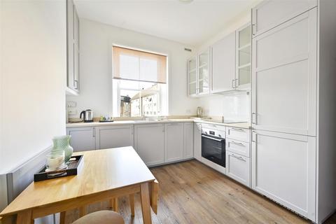 39 Approach Road, London, E2 9LY