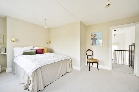 39 Approach Road, London, E2 9LY